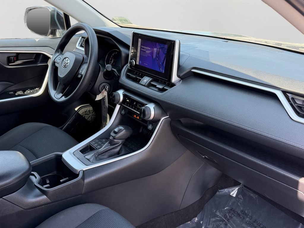 Used 2024 Toyota RAV4 LE AWD/4WD image 7