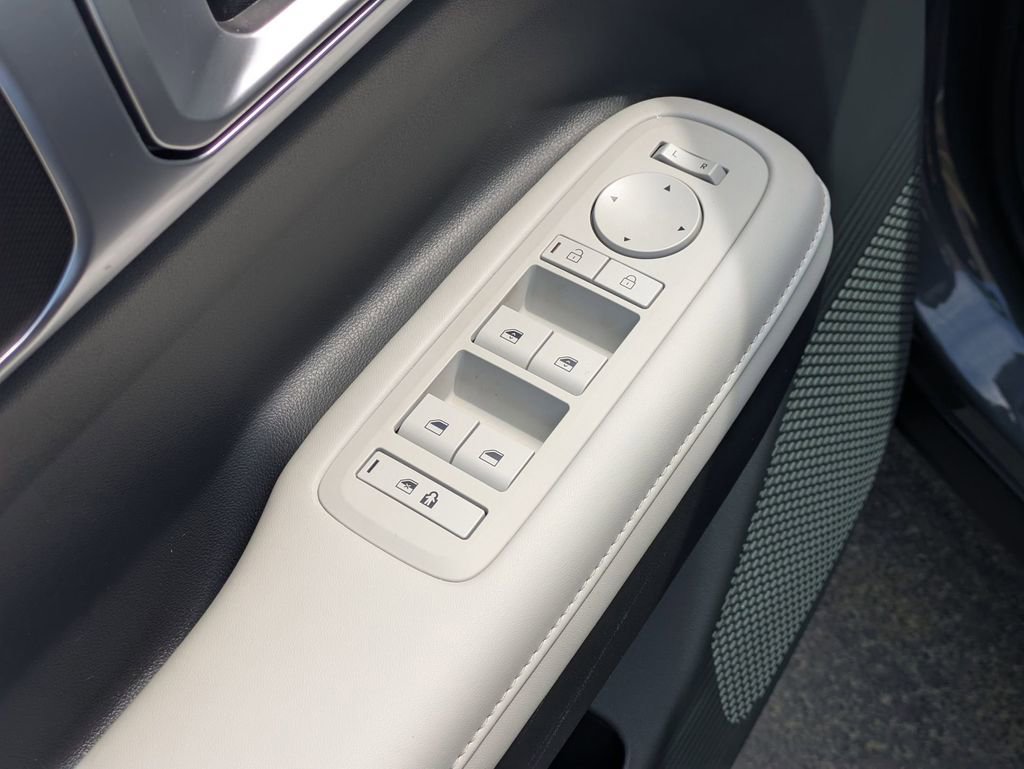 Used 2025 Hyundai Santa Fe SEL image 13