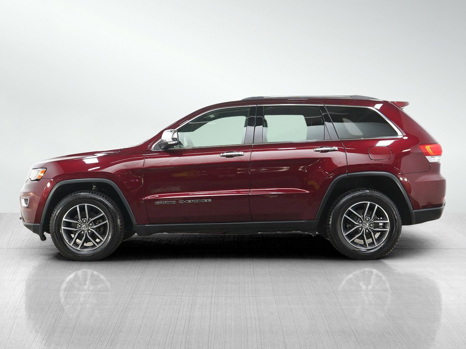 Used 2018 Jeep Grand Cherokee Limited w/ Trailer Tow Group IV AWD/4WD image 2