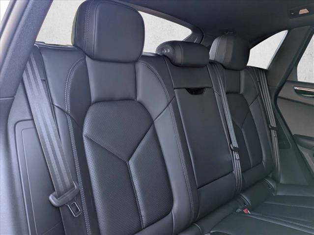 Certified 2025 Porsche Macan image 24