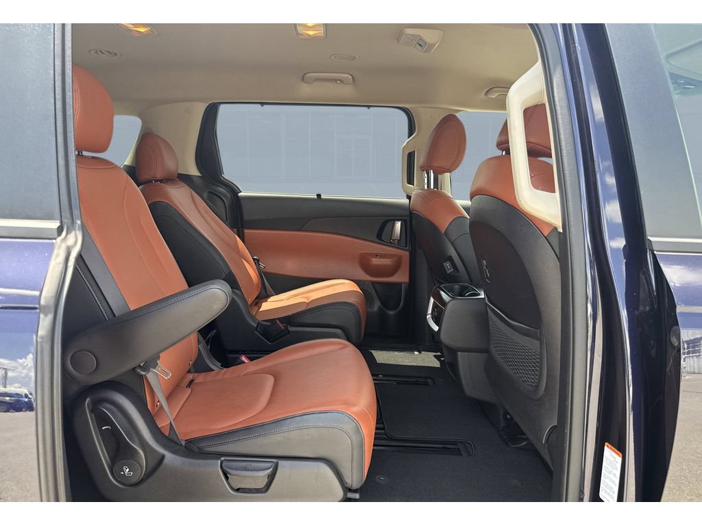 Used 2025 Kia Carnival EX FWD image 18