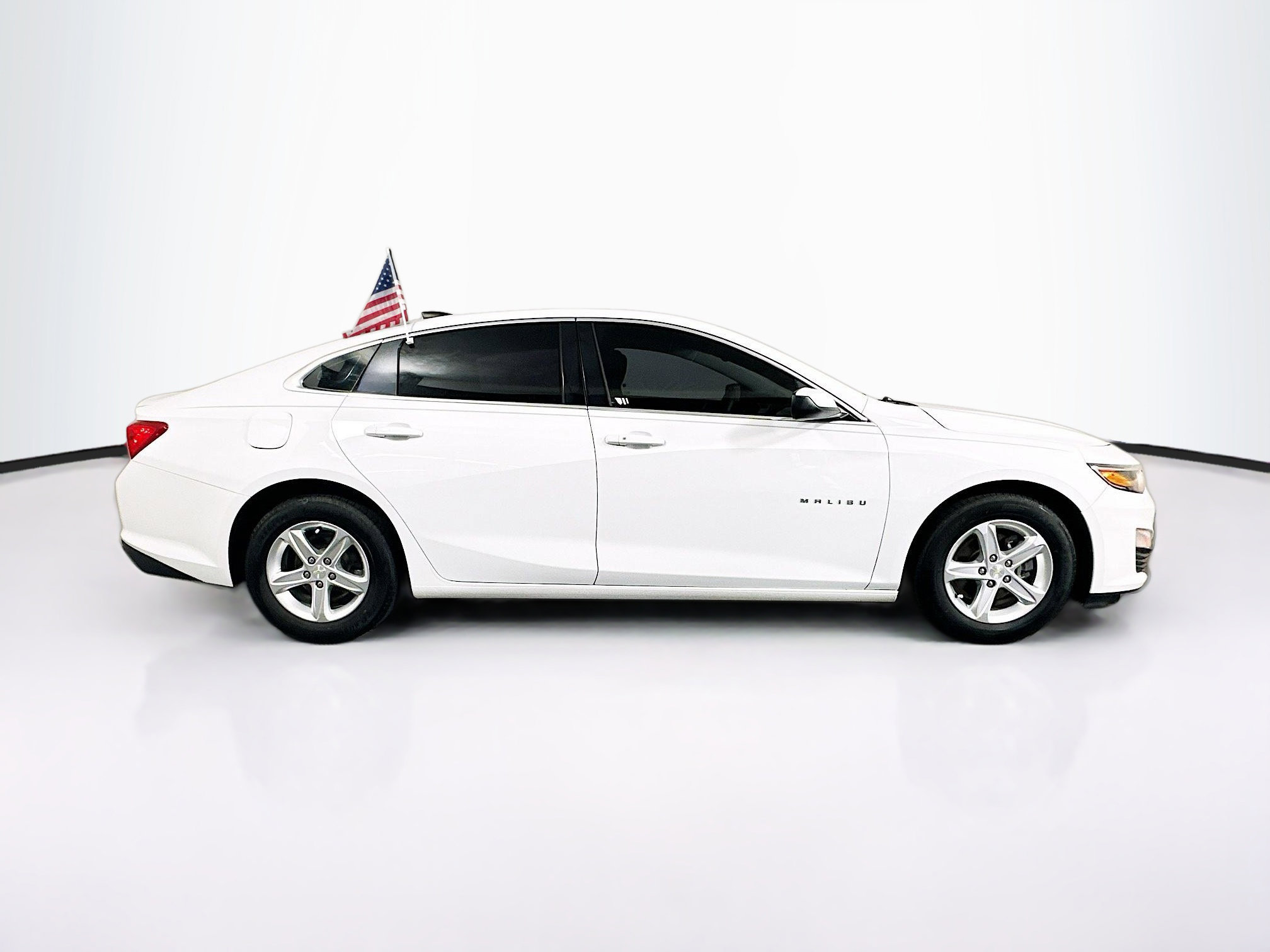Used 2021 Chevrolet Malibu LS FWD image 2