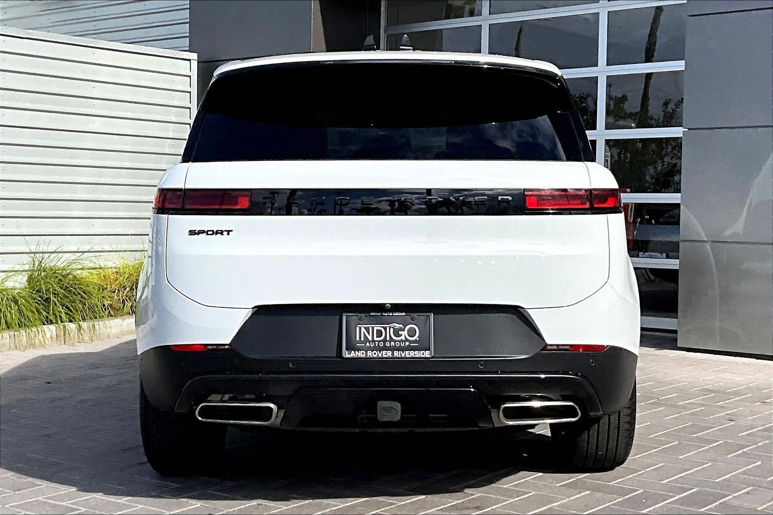 Used 2025 Land Rover Range Rover Sport SE image 4