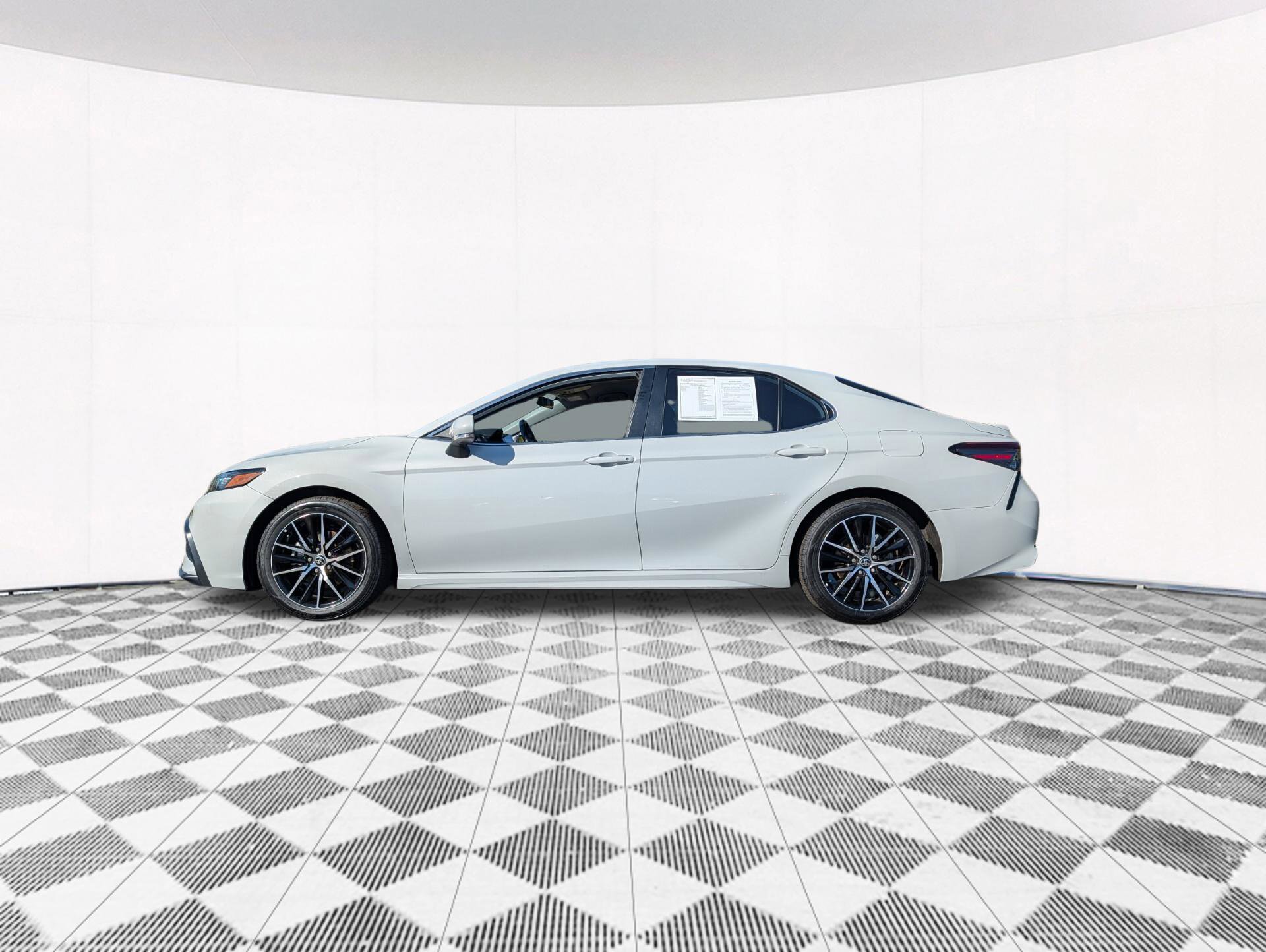Used 2023 Toyota Camry SE AWD/4WD image 10