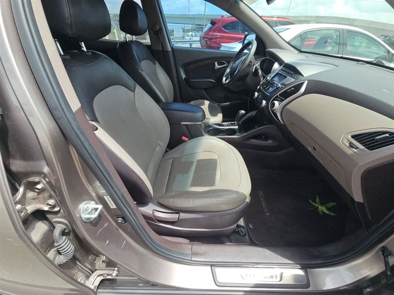 Used 2013 Hyundai Tucson Limited FWD image 7