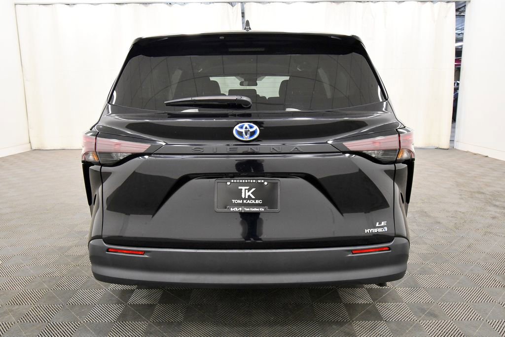 Used 2024 Toyota Sienna LE FWD image 6