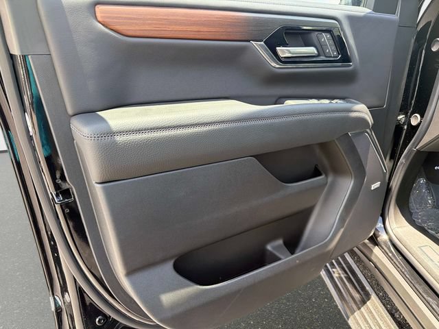 New 2026 GMC Yukon XL Denali w/ Denali Reserve Package RWD image 17