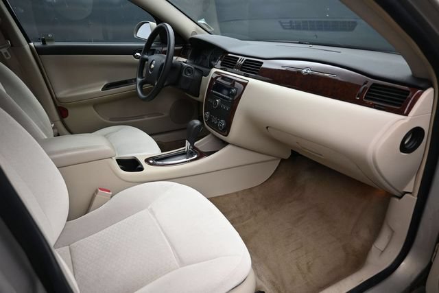 Used 2009 Chevrolet Impala LT FWD image 19