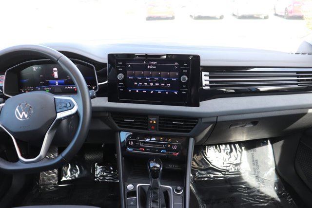 Used 2025 Volkswagen Jetta SE image 13