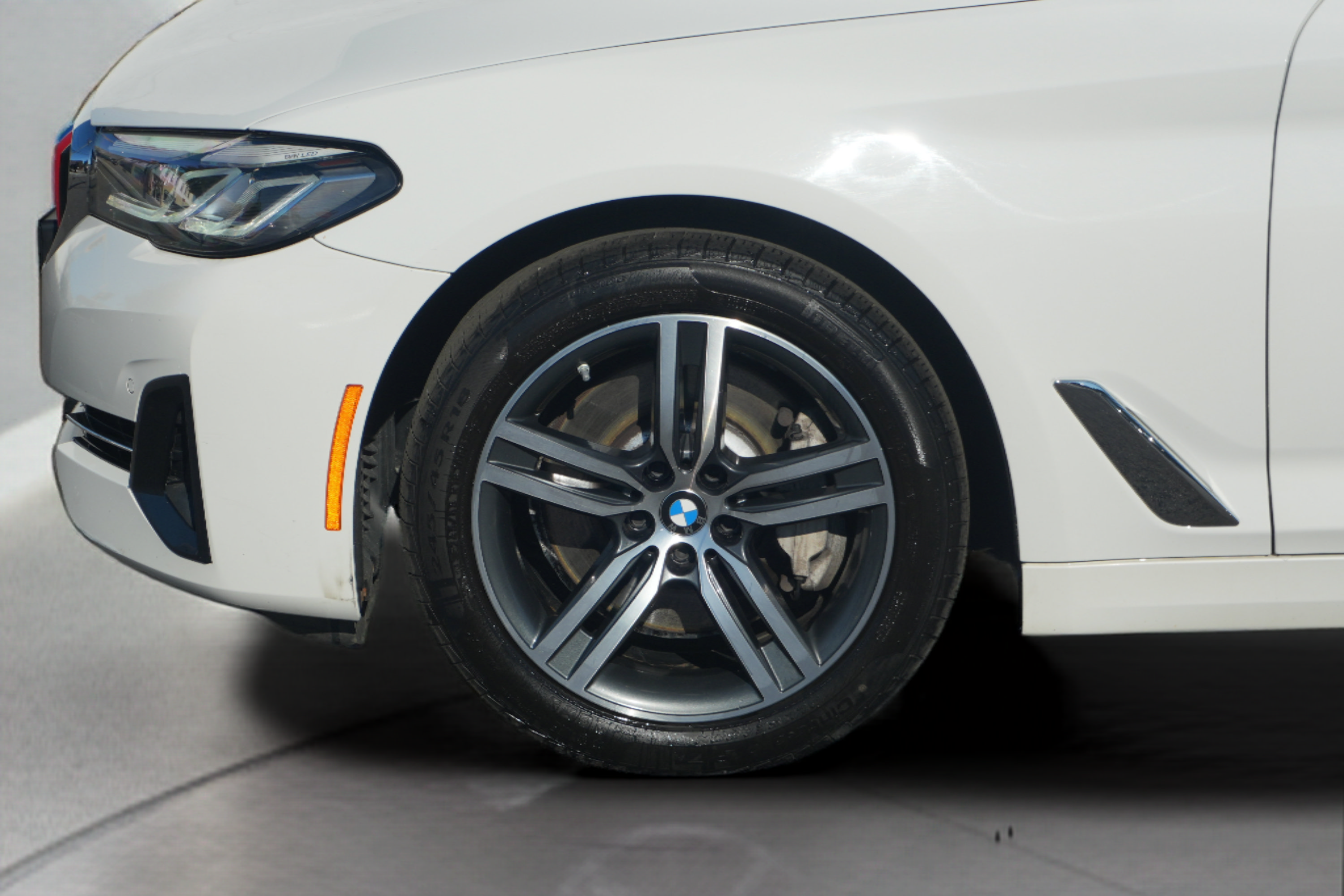 Used 2023 BMW 530i xDrive w/ Premium Package AWD/4WD image 9