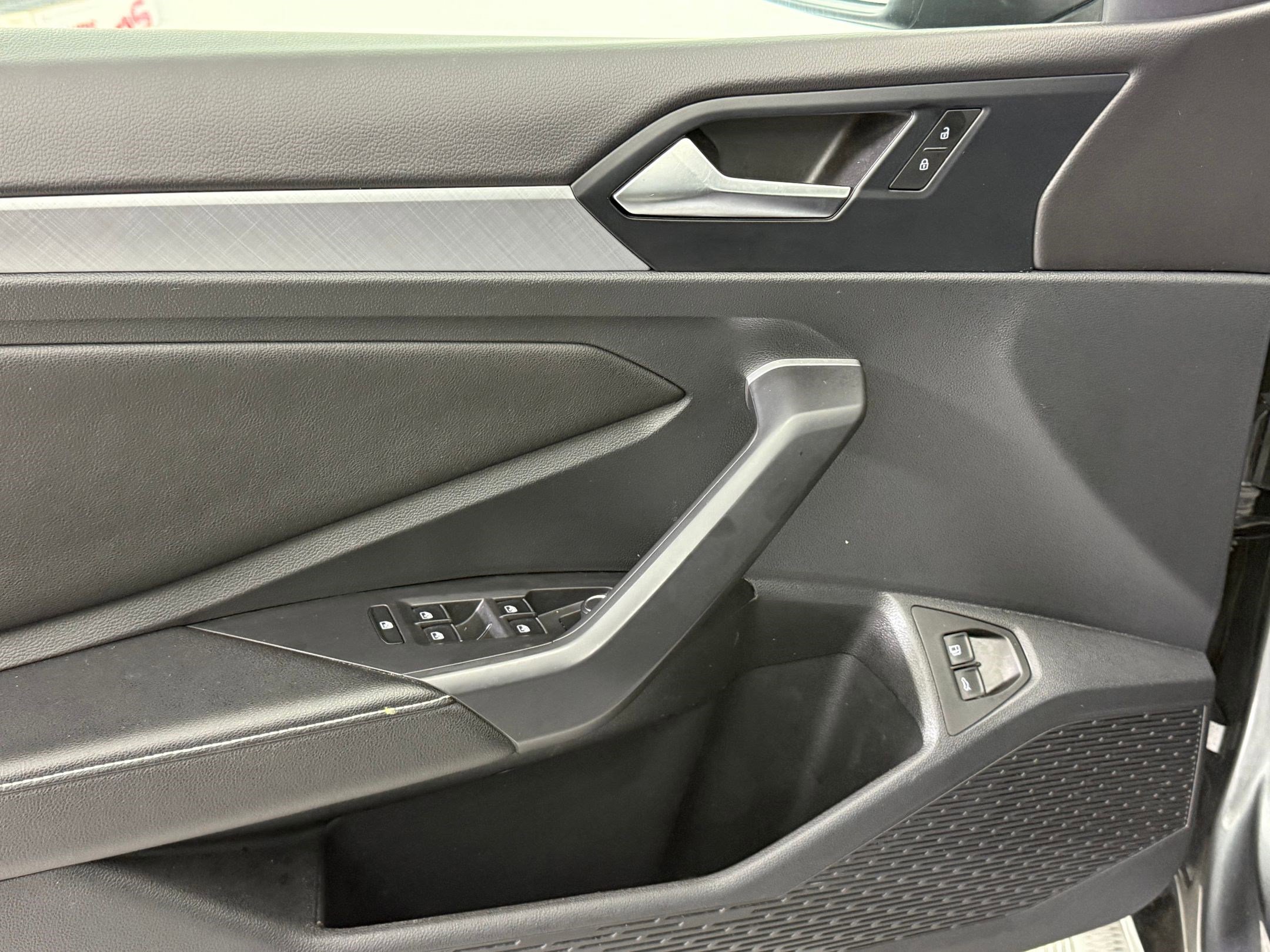 Used 2024 Volkswagen Jetta SE image 13