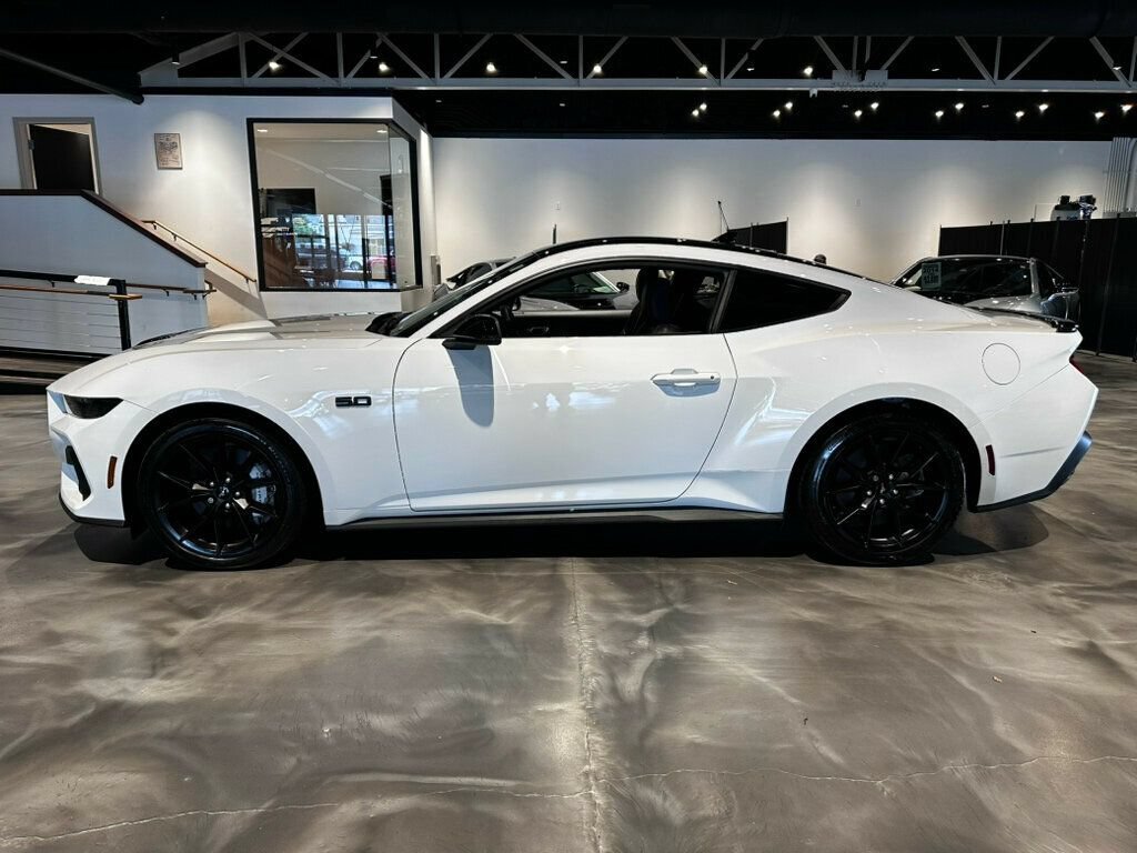 Used 2025 Ford Mustang GT Premium RWD image 2