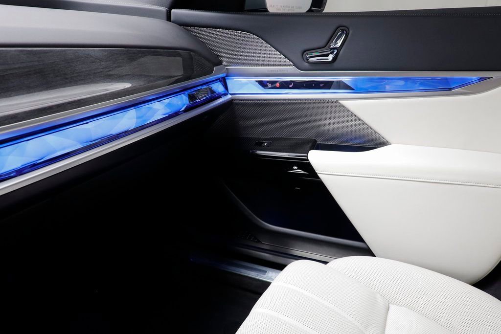 Used 2024 BMW 760i xDrive w/ Premium Package 2 image 13