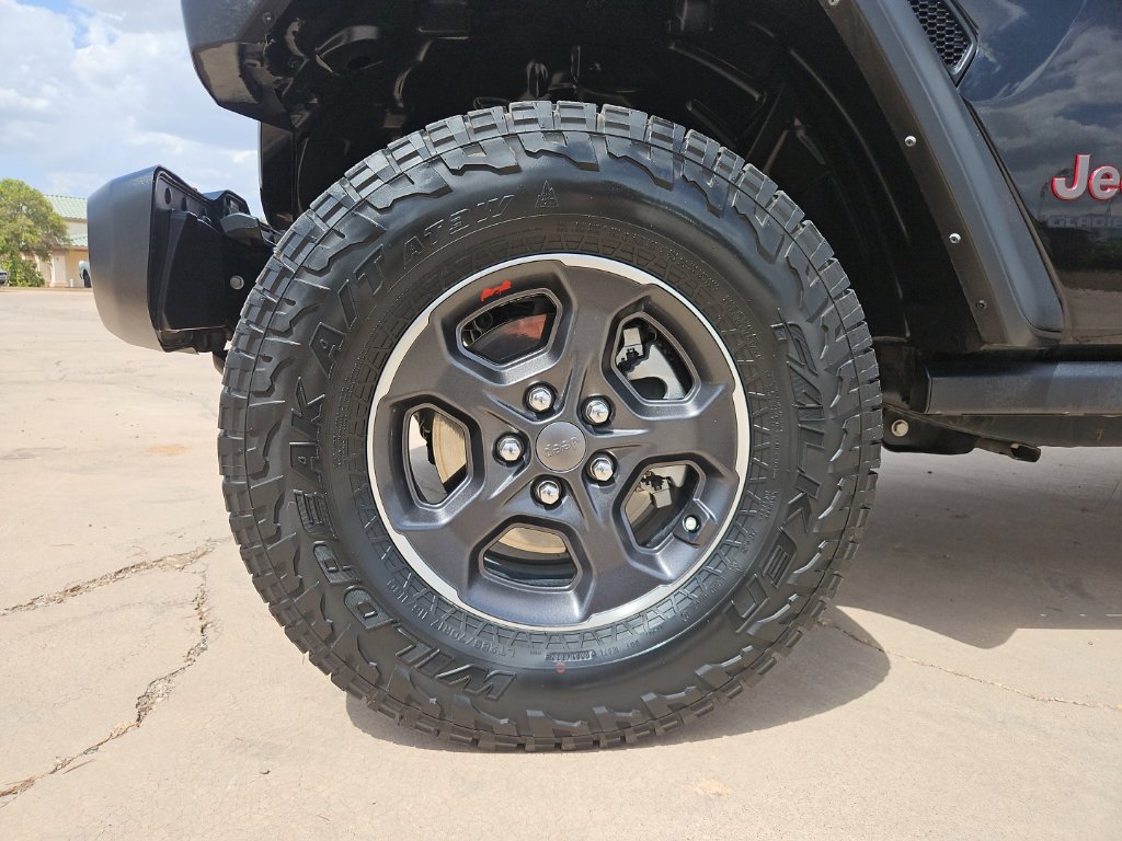 Used 2023 Jeep Gladiator Rubicon w/ Trailer Tow Package AWD/4WD image 8