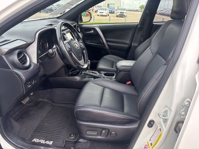 Used 2018 Toyota RAV4 SE w/ Power Extra Value Package FWD image 6