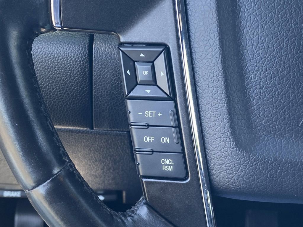 Used 2016 Lincoln Navigator Select AWD/4WD image 24