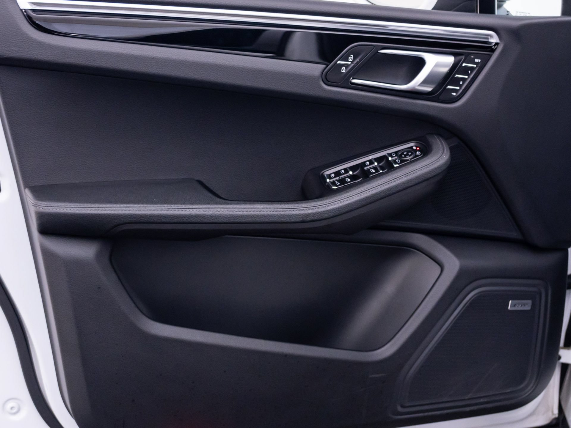 Certified 2021 Porsche Macan S AWD/4WD image 14