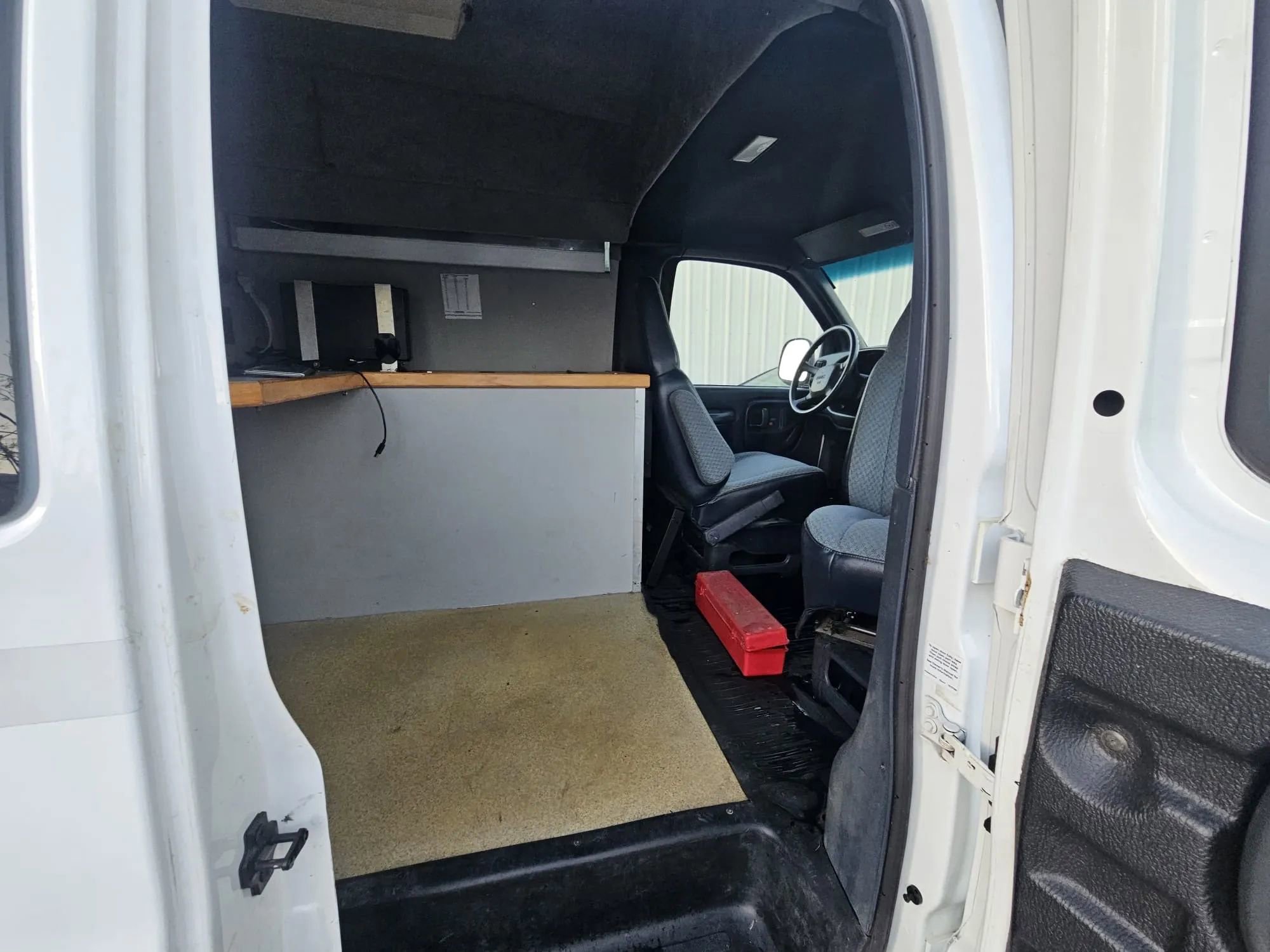 Used 2000 GMC Savana 3500 Extended image 28