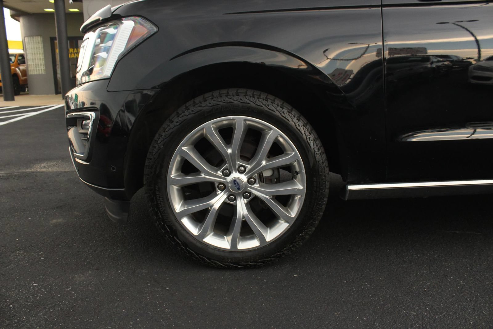 Used 2018 Ford Expedition Limited w/ Equipment Group 302A AWD/4WD image 3