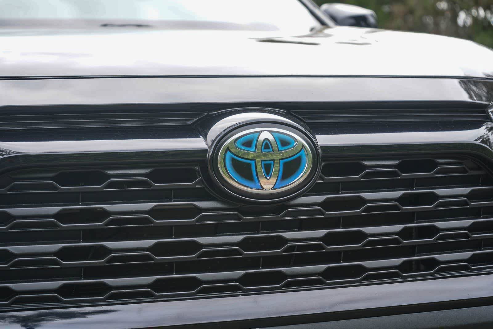Used 2022 Toyota RAV4 XLE AWD/4WD image 10