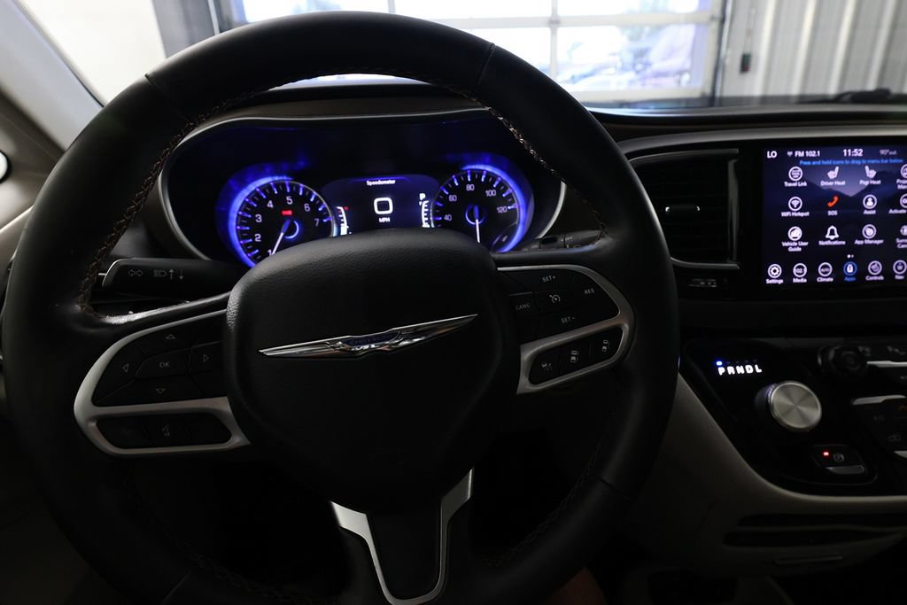 Used 2019 Chrysler Pacifica Touring-L Plus FWD image 20