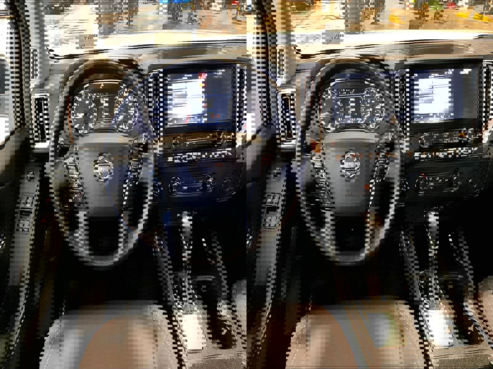 Used 2025 Nissan Frontier SV image 17