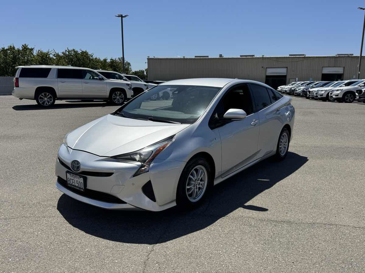Used 2017 Toyota Prius Two w/ Prius Two Safety Plus Package FWD image 5