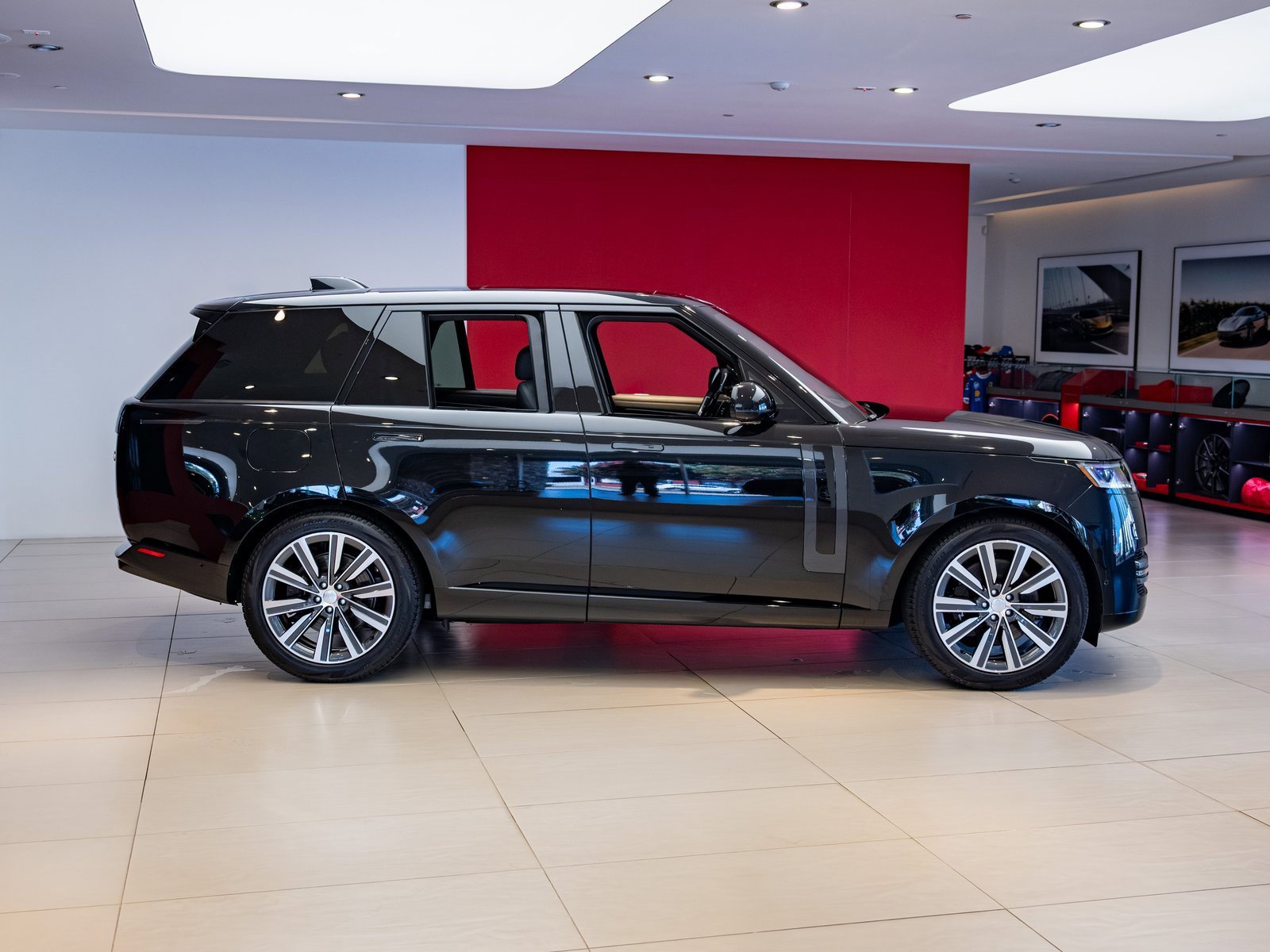 Used 2023 Land Rover Range Rover SE image 7
