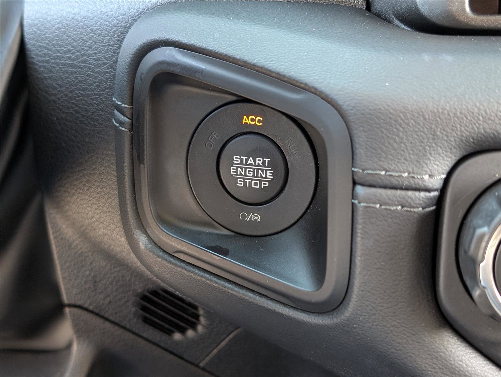 Used 2024 Jeep Wrangler Unlimited Rubicon AWD/4WD image 25