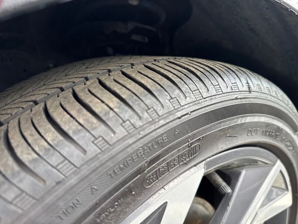 Used 2025 Hyundai Elantra SEL image 32