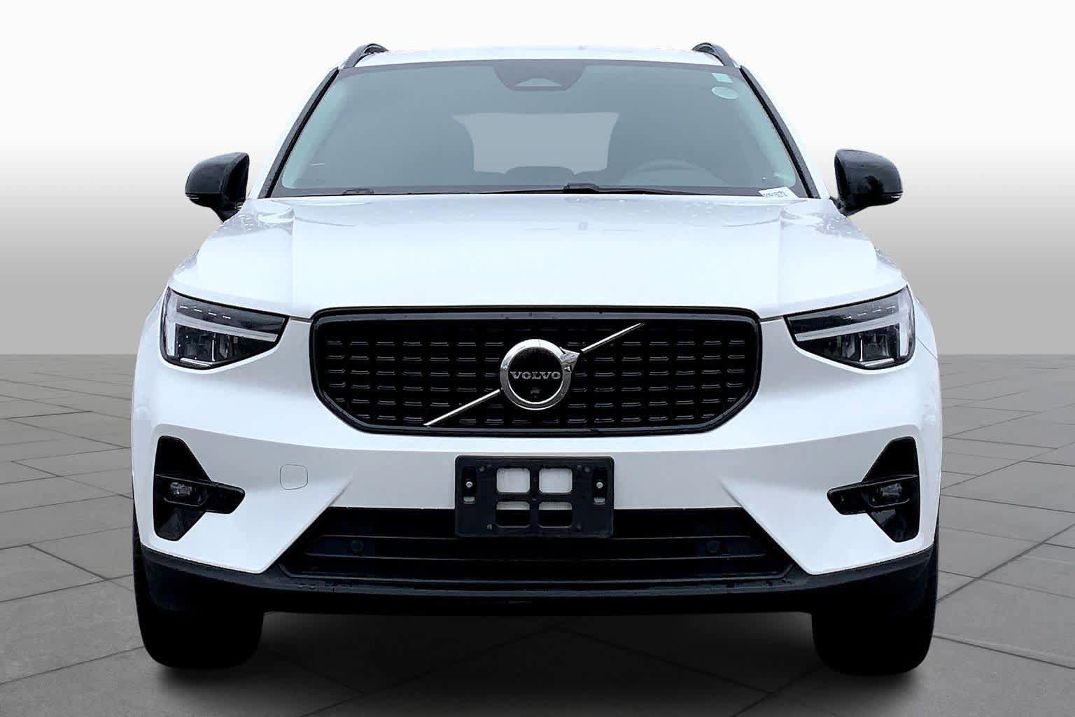 Used 2023 Volvo XC40 B5 Plus w/ Driver Assist Package AWD/4WD image 4