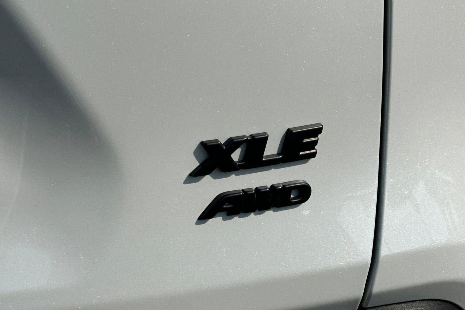 Used 2025 Toyota RAV4 XLE Premium w/ Weather Package AWD/4WD image 31