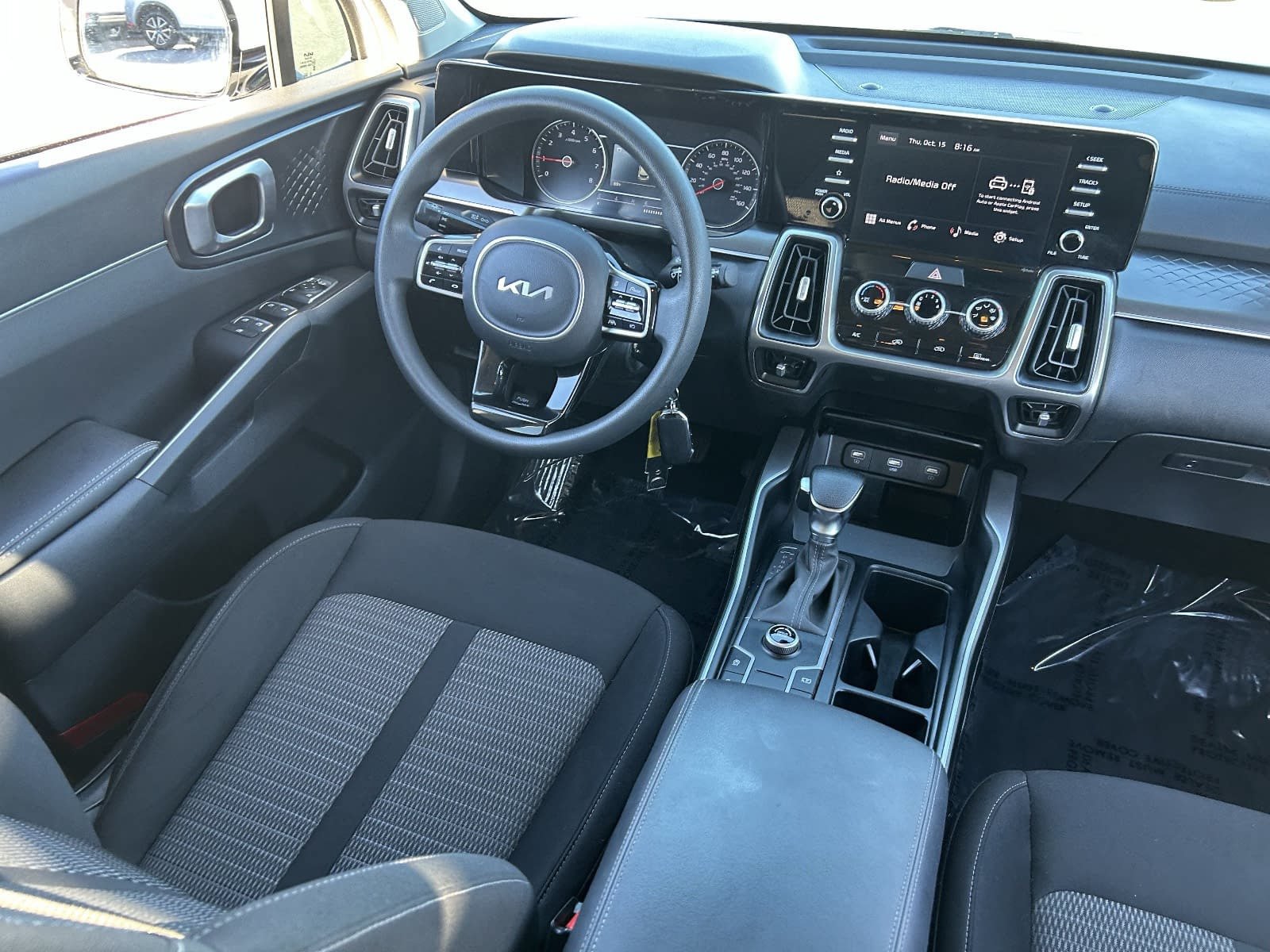 Used 2022 Kia Sorento LX FWD image 16
