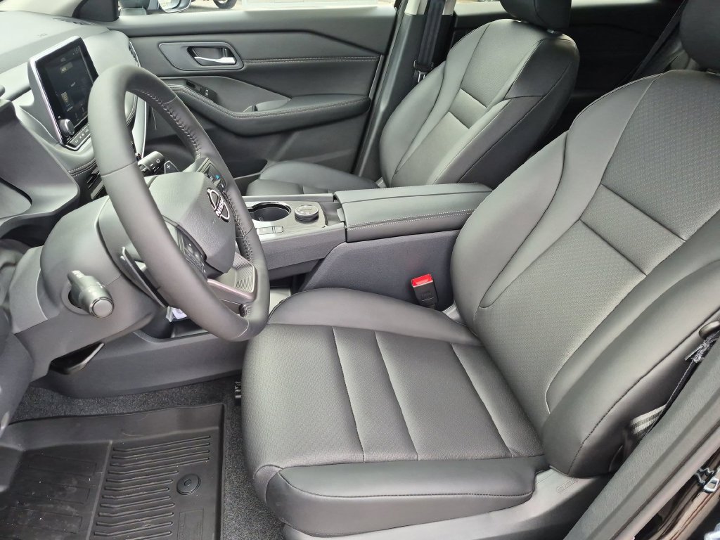 New 2026 Nissan Rogue Dark Armor AWD/4WD image 15