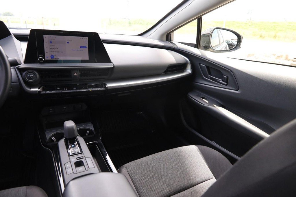 Used 2025 Toyota Prius LE AWD/4WD image 26