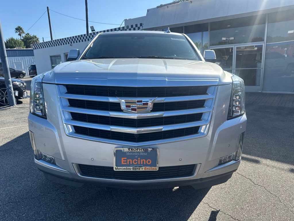 Used 2018 Cadillac Escalade ESV Luxury RWD image 2