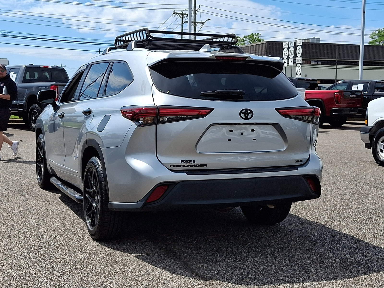 Used 2023 Toyota Highlander XLE FWD image 8