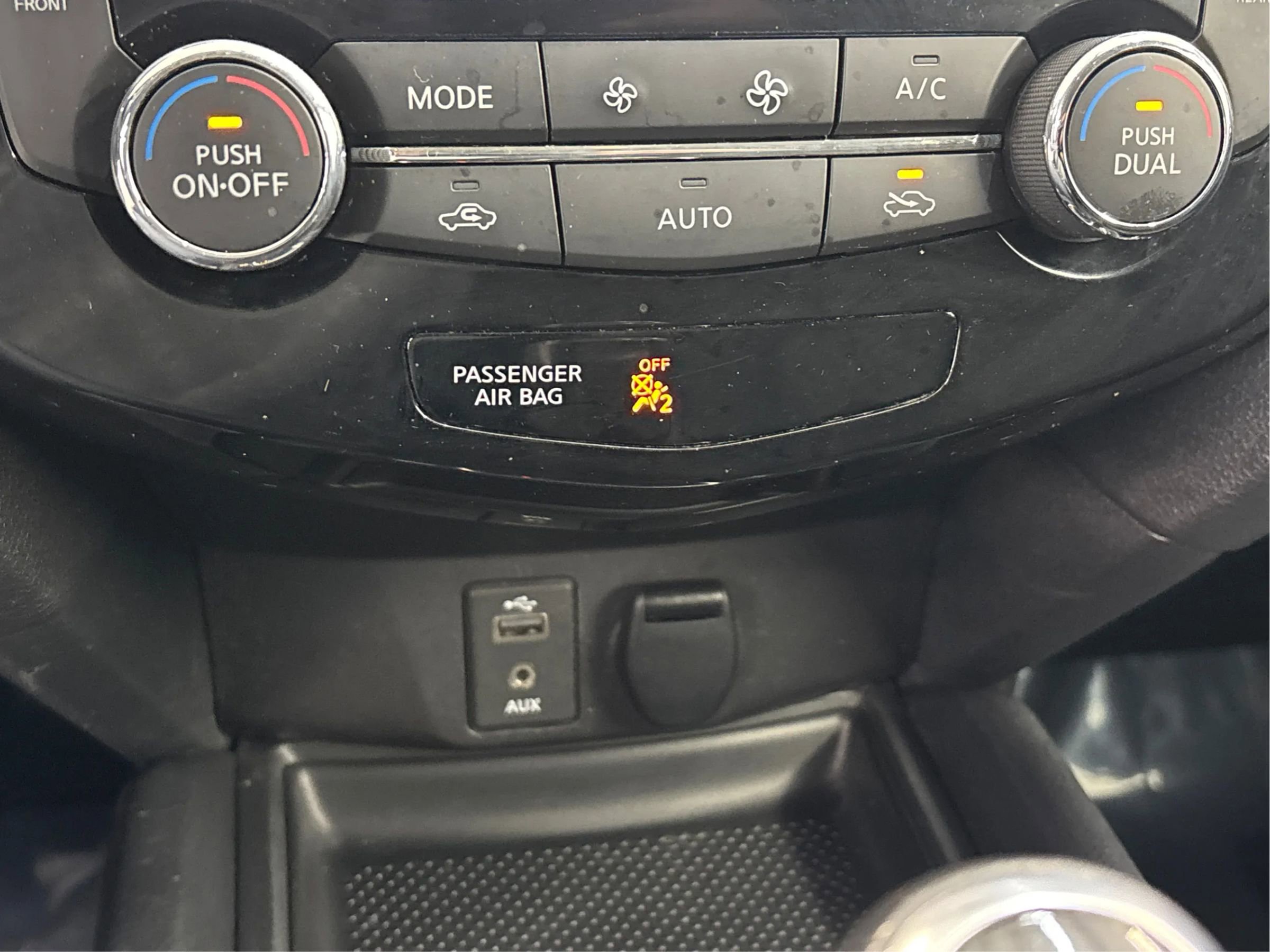 Used 2017 Nissan Rogue SV w/ Midnight Edition Package image 37