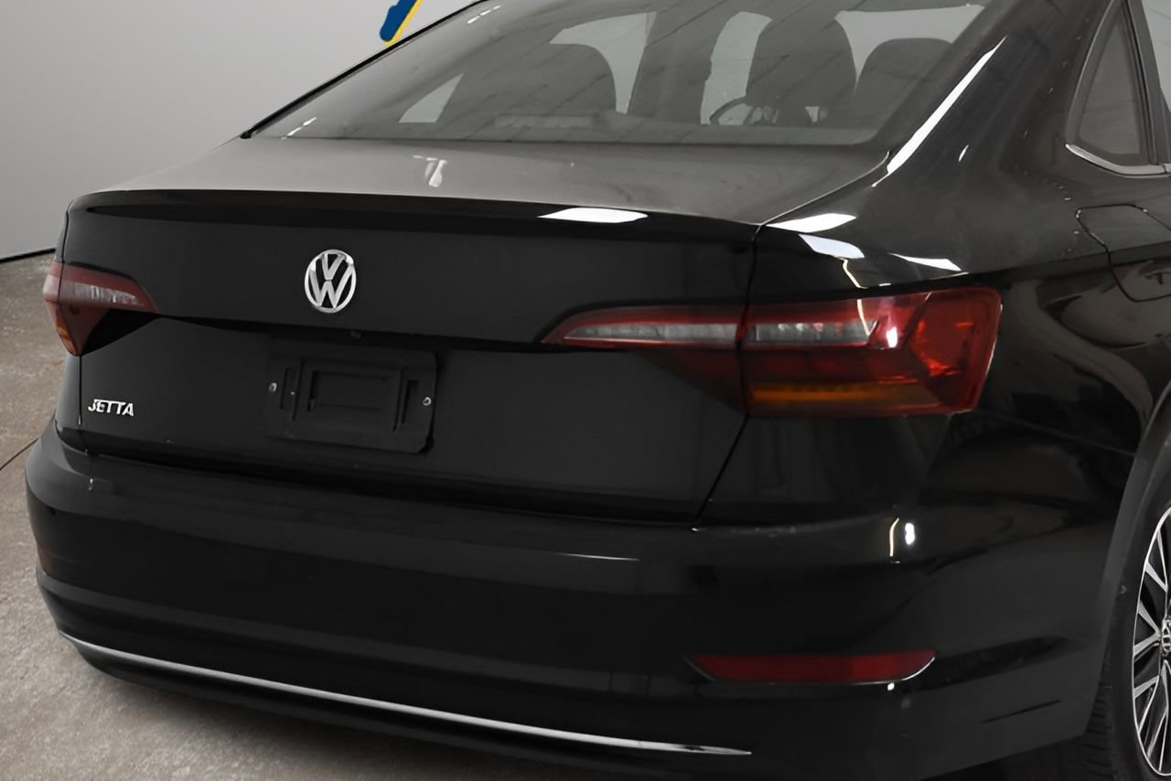 Used 2019 Volkswagen Jetta SE w/ Cold Weather Package image 3