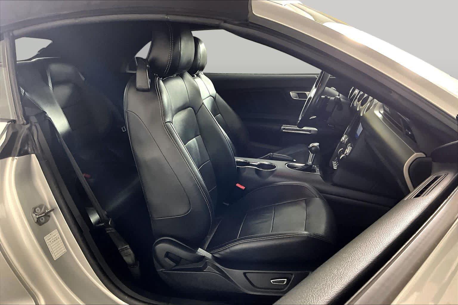 Used 2019 Ford Mustang Premium RWD image 9