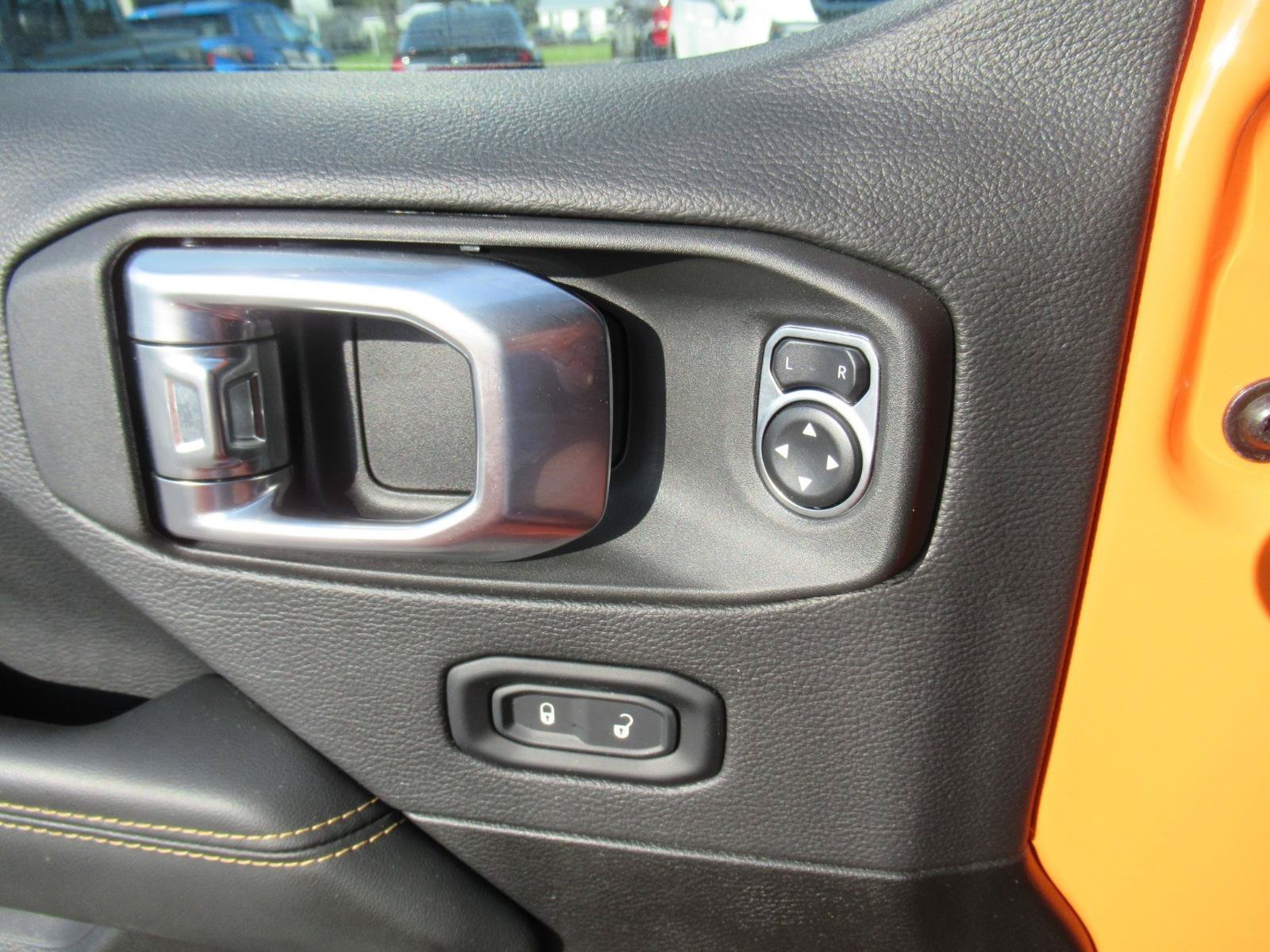 Used 2025 Jeep Wrangler Unlimited Sahara AWD/4WD image 21