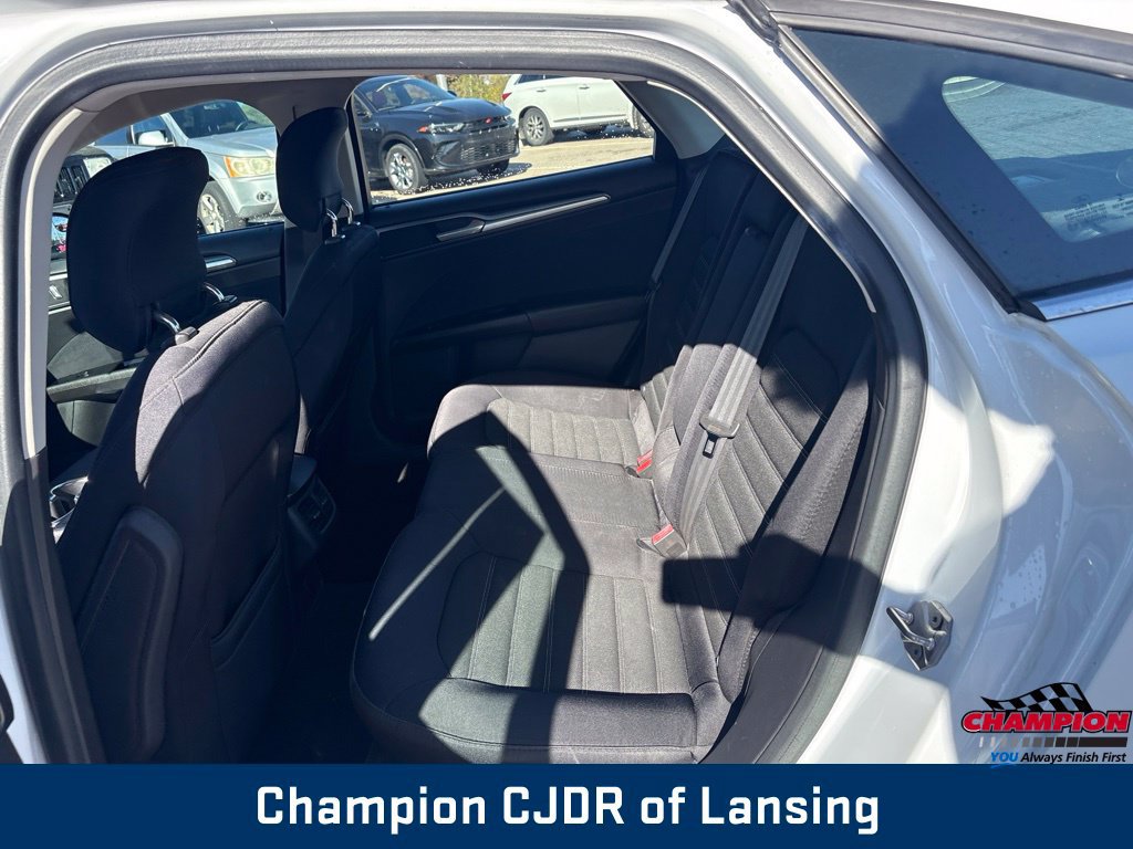 Used 2015 Ford Fusion SE FWD image 15