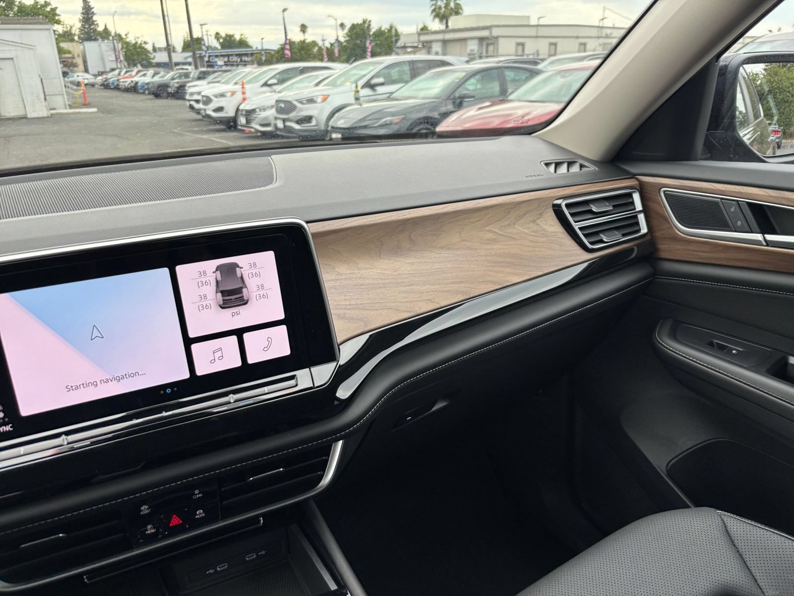 Used 2026 Volkswagen Atlas SE FWD image 39