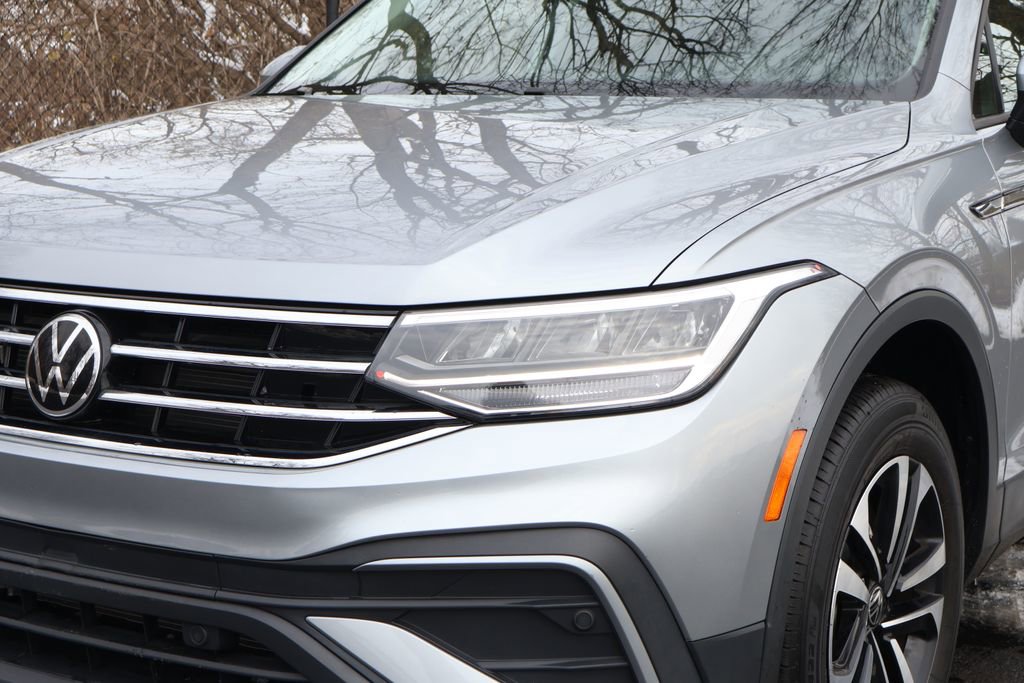 Used 2022 Volkswagen Tiguan S image 3