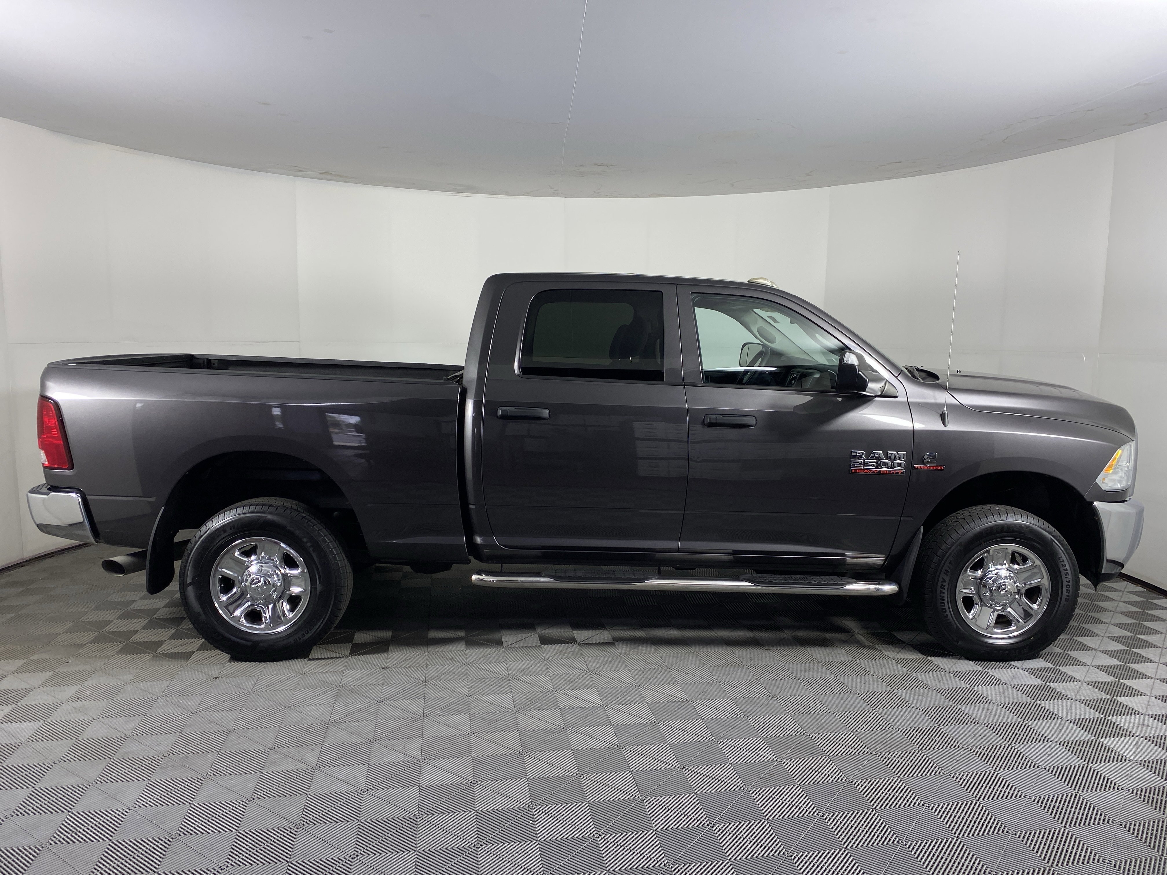 Used 2015 RAM 2500 Tradesman w/ Chrome Appearance Group AWD/4WD image 2