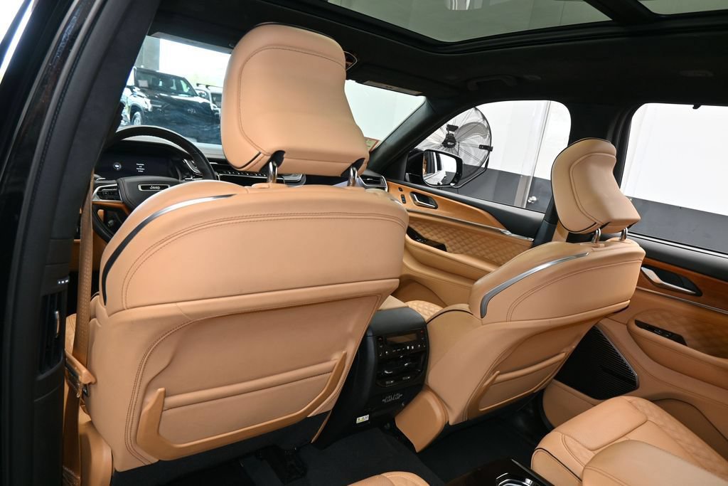 Used 2023 Jeep Grand Cherokee L Summit AWD/4WD image 40