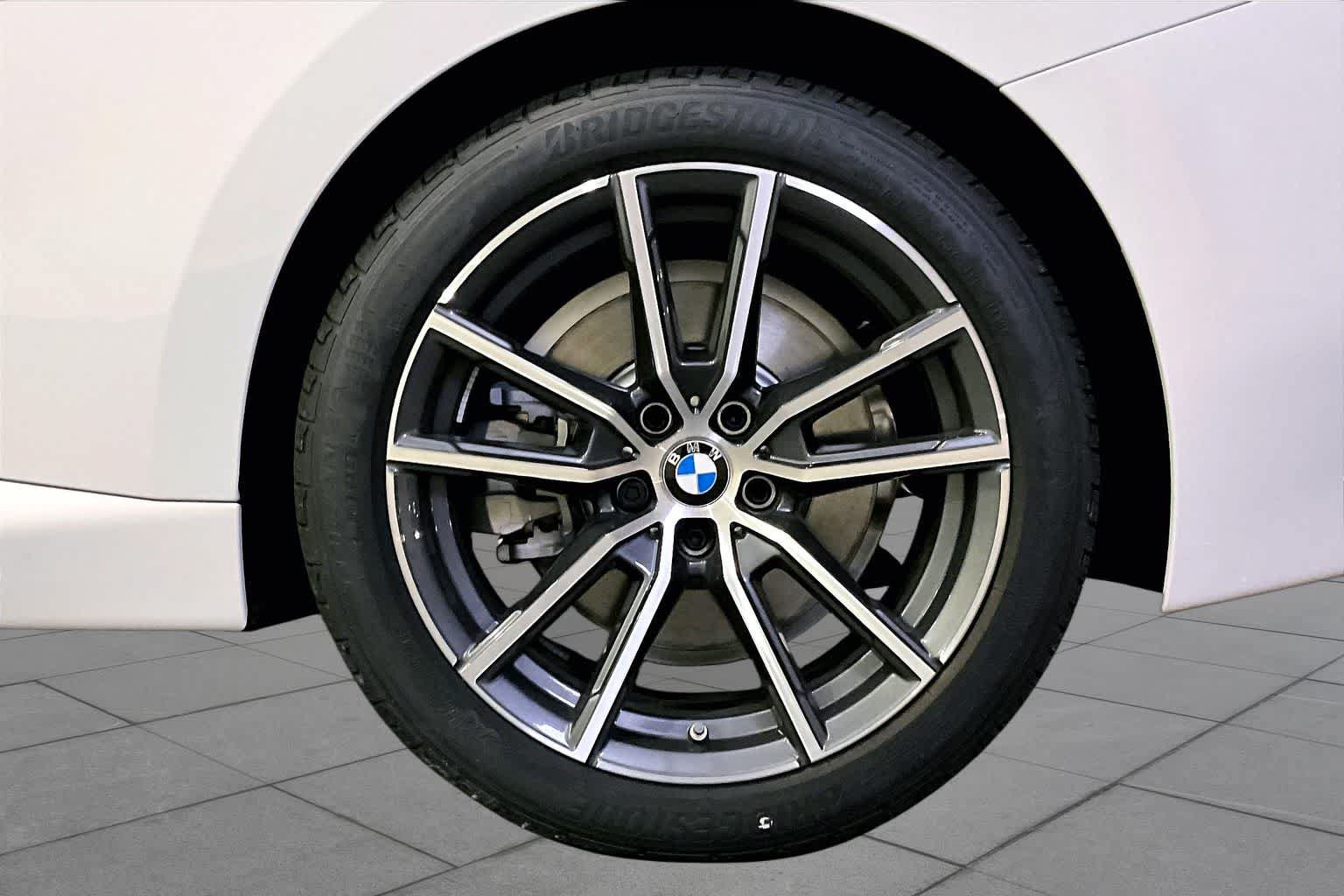 New 2025 BMW 230i xDrive Coupe w/ Convenience Package AWD/4WD image 17