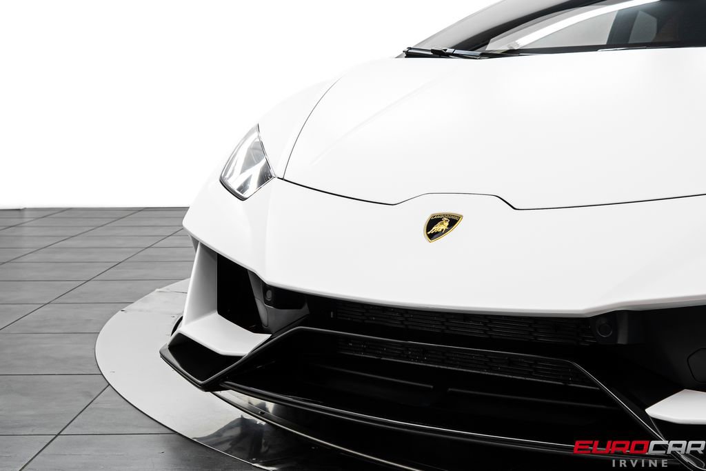 Used 2022 Lamborghini Huracan EVO image 11