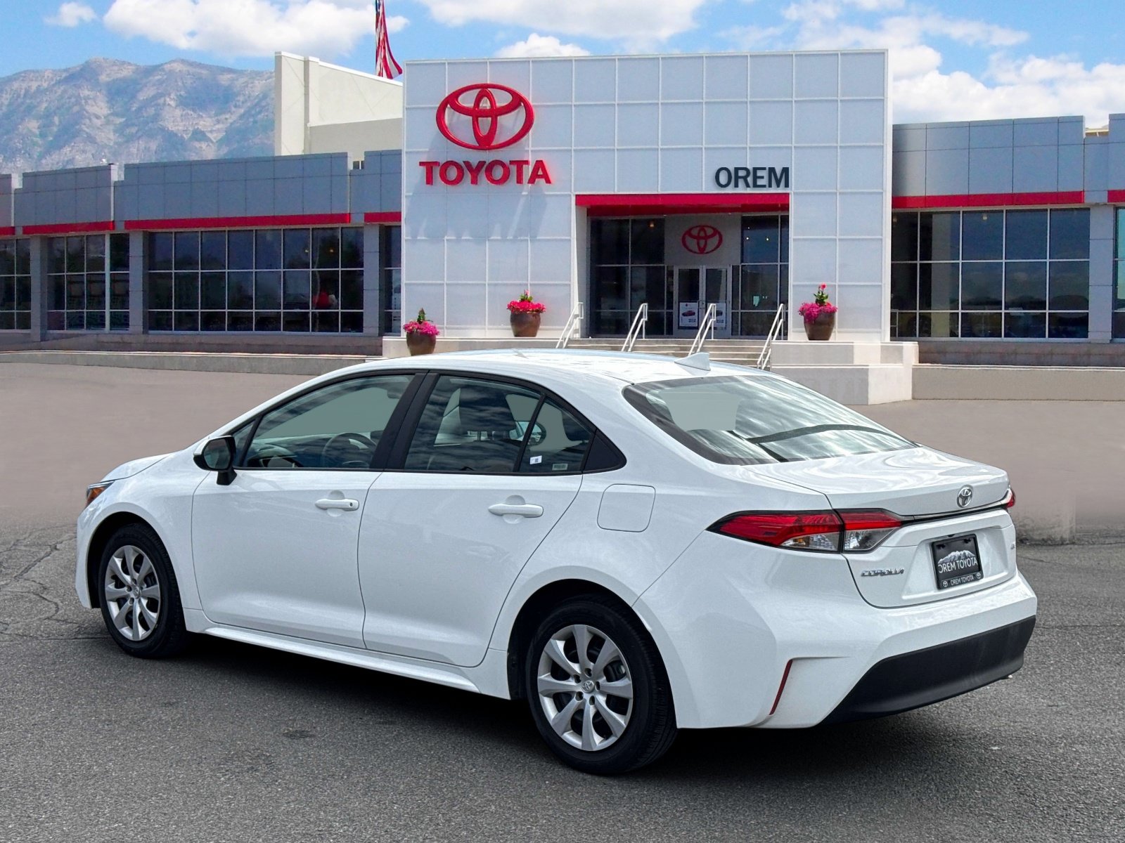 Used 2026 Toyota Corolla LE FWD image 5