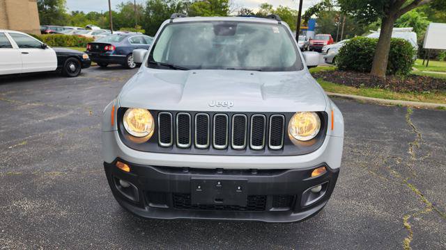 Used 2015 Jeep Renegade Latitude FWD image 9